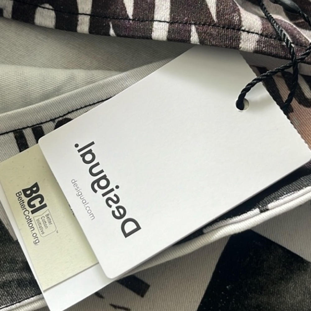 Desigual Slim Newspaper Mini Skirt - Picture 6 of 16